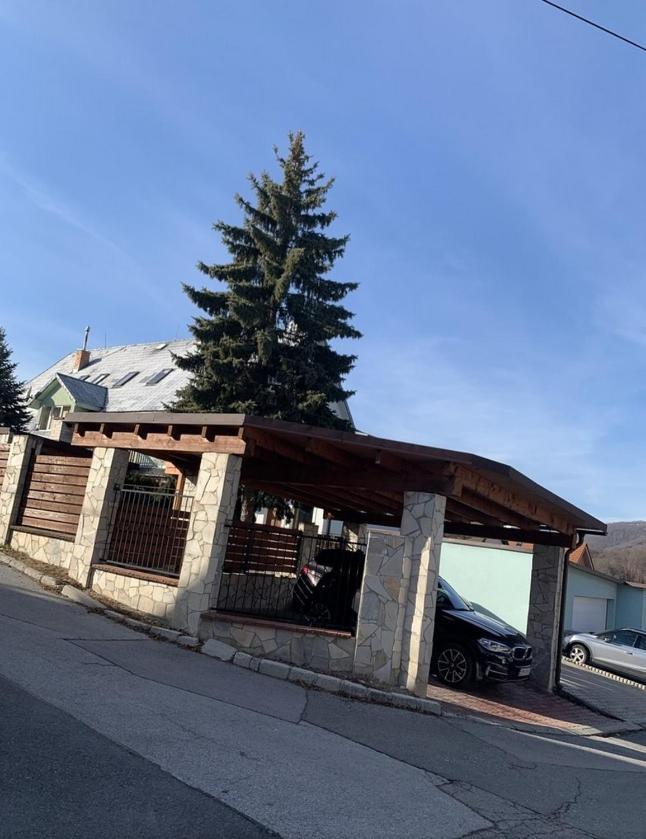 Villa Haskova With 3 Bedrooms Banská Bystrica Exteriör bild
