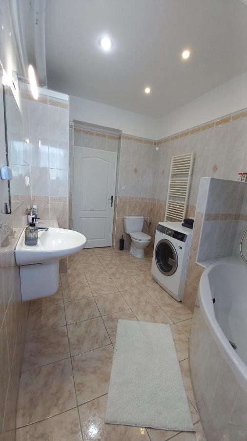 Villa Haskova With 3 Bedrooms Banská Bystrica Exteriör bild