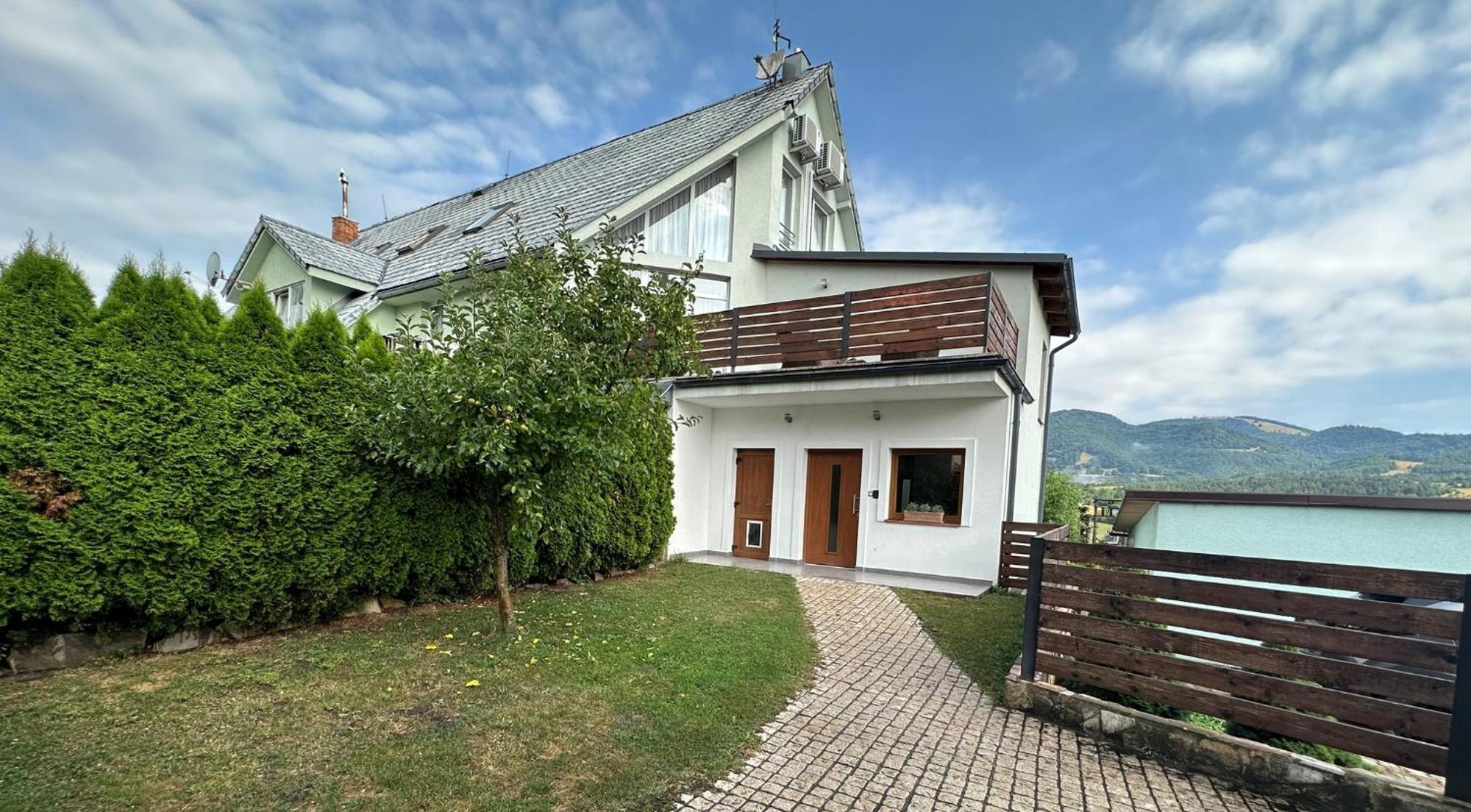 Villa Haskova With 3 Bedrooms Banská Bystrica Exteriör bild